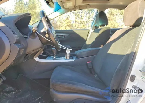 2015 Nissan Altima 2.5 z USA, uszkodzony, nr VIN 1N4AL3AP6FC136977